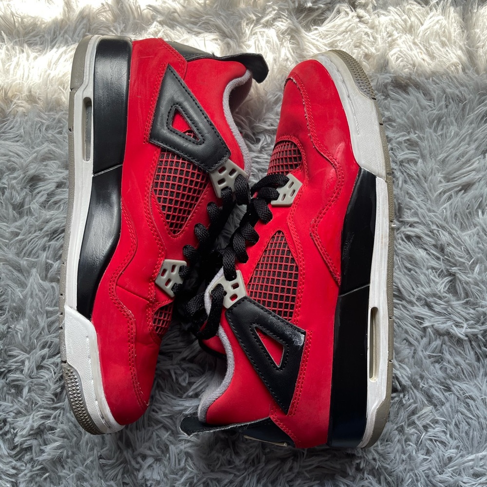Jordan 4 toro bravo